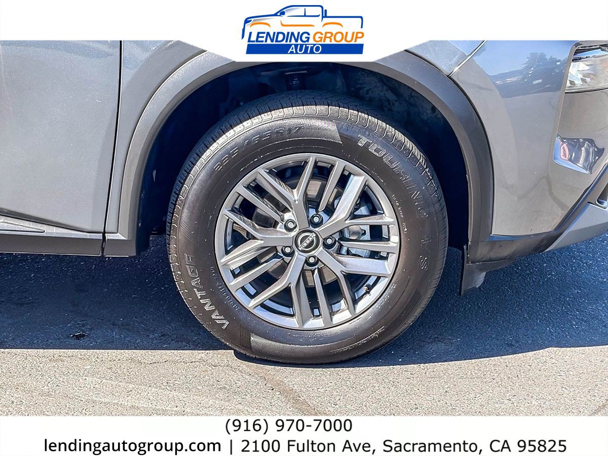Used 2023 Nissan Rogue S AWD/4WD image 9
