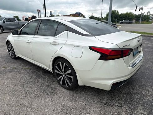 Used 2020 Nissan Altima 2.5 SR w/ Premium Package FWD image 4