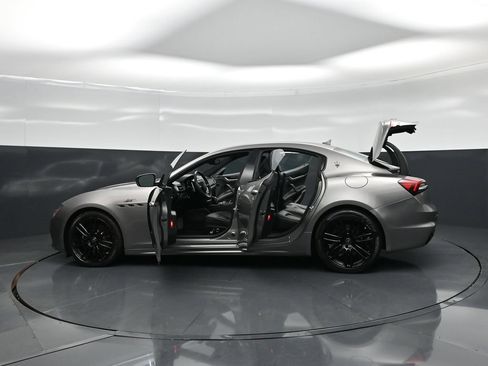 Used 2022 Maserati Ghibli GT RWD image 34