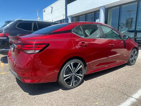Used 2022 Nissan Sentra SR w/ SR Premium Package FWD image 3
