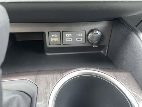 New 2025 Toyota Highlander Platinum image 42