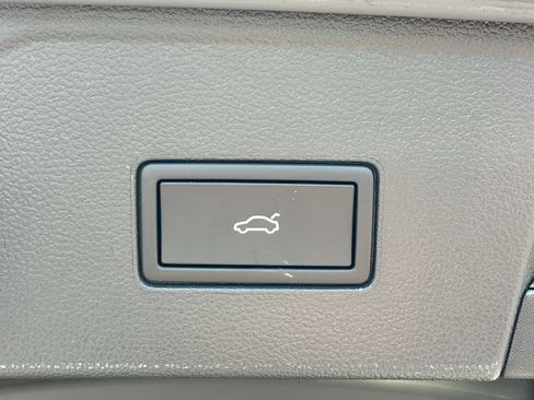 New 2025 Volkswagen Atlas Peak Edition SE image 30