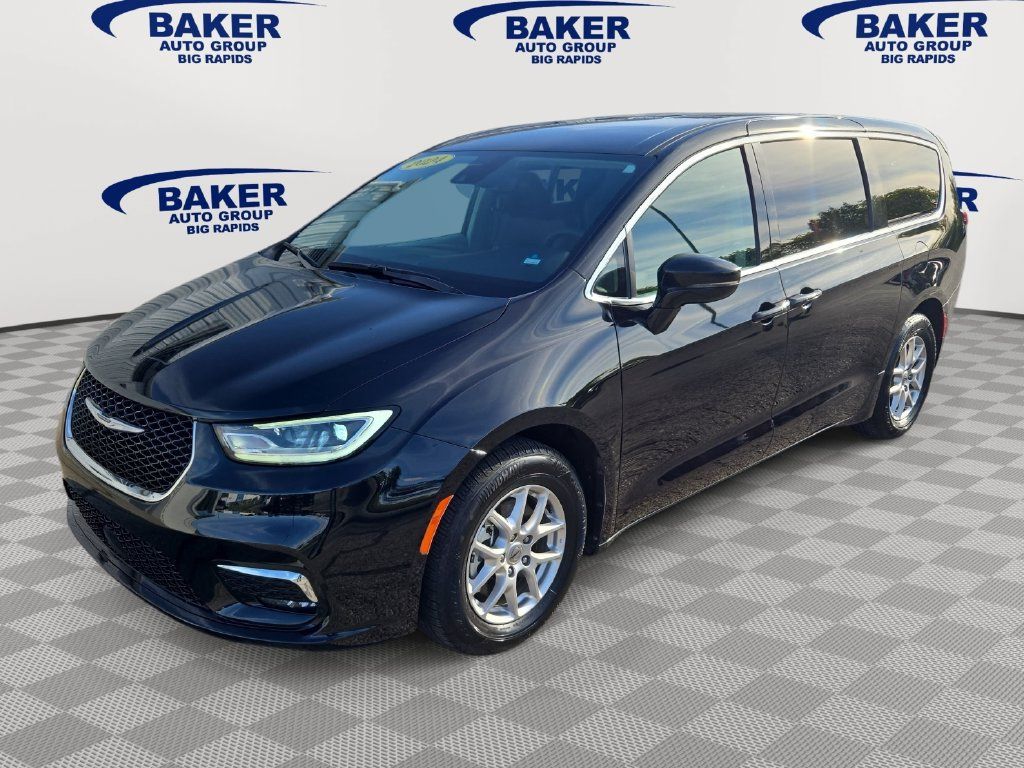 Used 2024 Chrysler Pacifica Touring-L FWD image 8