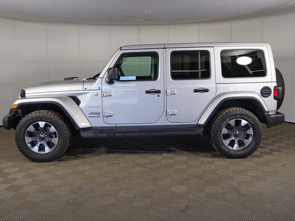 Used 2023 Jeep Wrangler Unlimited Sahara w/ Cold Weather Group AWD/4WD image 11