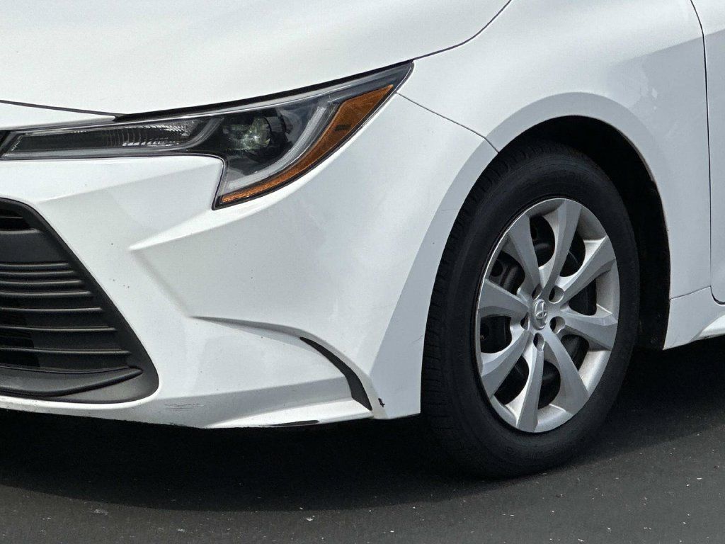 Used 2025 Toyota Corolla LE FWD image 8