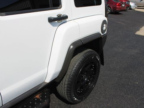 Used 2006 HUMMER H3 AWD/4WD image 2