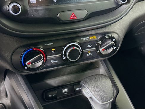 Used 2025 Kia Soul LX w/ LX Technology Package image 23