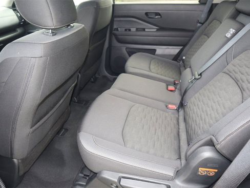 Certified 2025 Nissan Pathfinder SV image 19