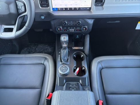 New 2025 Ford Bronco Outer Banks w/ Sasquatch Package image 17