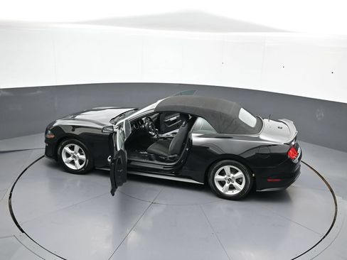 Used 2019 Ford Mustang Convertible RWD image 45