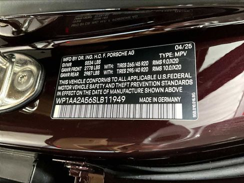 Used 2025 Porsche Macan image 36