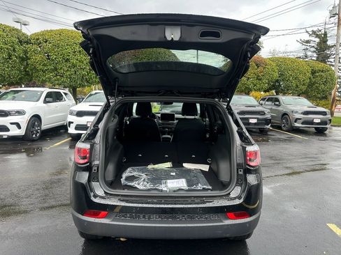 New 2026 Jeep Compass Limited image 11