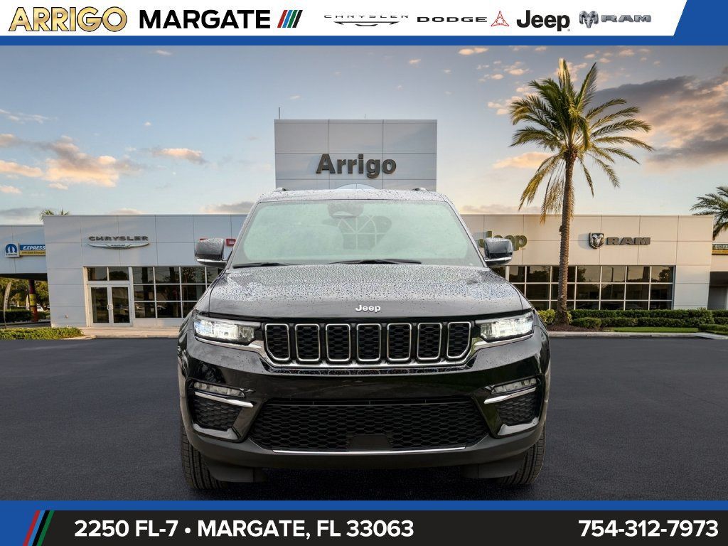 Used 2025 Jeep Grand Cherokee Limited RWD image 2