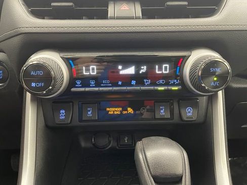 Used 2020 Toyota RAV4 XLE w/ Convenience Package AWD/4WD image 6