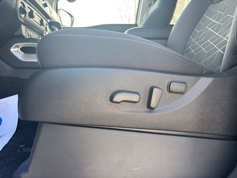 Used 2026 Nissan Frontier SV w/ All-Weather Content Package image 11