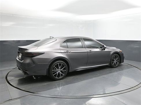 Used 2022 Toyota Camry SE image 11