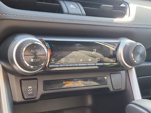 Used 2022 Toyota RAV4 XLE image 25