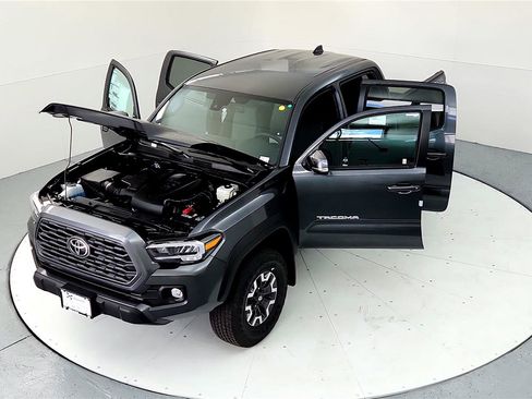 Used 2023 Toyota Tacoma TRD Off-Road image 18
