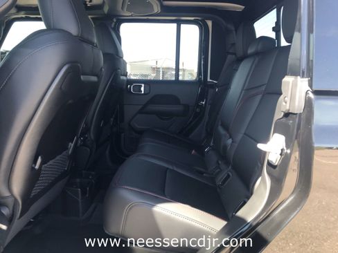 New 2025 Jeep Gladiator Rubicon image 19