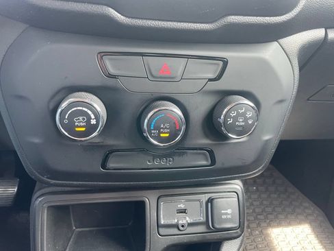 Used 2020 Jeep Renegade Sport w/ Sport Appearance Group FWD image 10