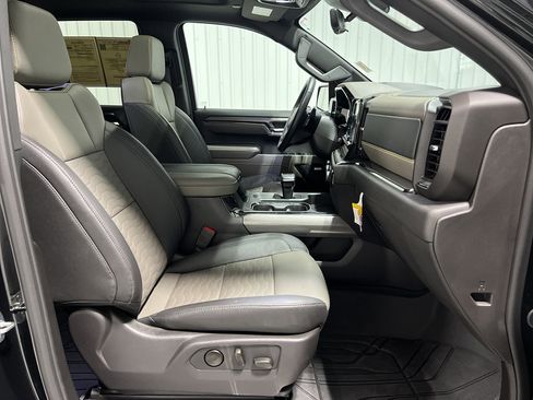 Used 2024 Chevrolet Silverado 1500 ZR2 w/ Technology Package image 26