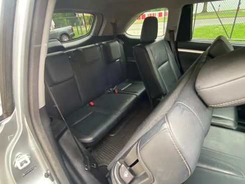 Used 2014 Toyota Highlander XLE image 18