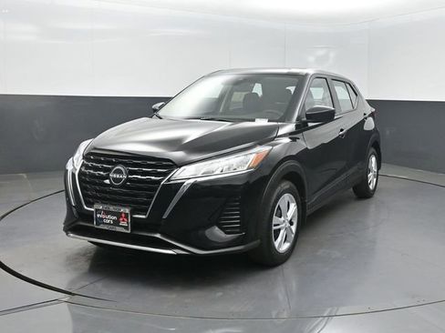Used 2025 Nissan Kicks Play S FWD image 1