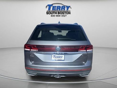 Used 2024 Volkswagen Atlas SE image 4