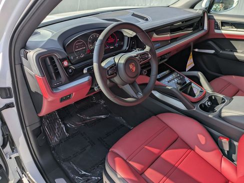 New 2026 Porsche Cayenne image 4