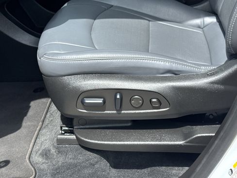 Used 2024 Buick Enclave Premium image 16