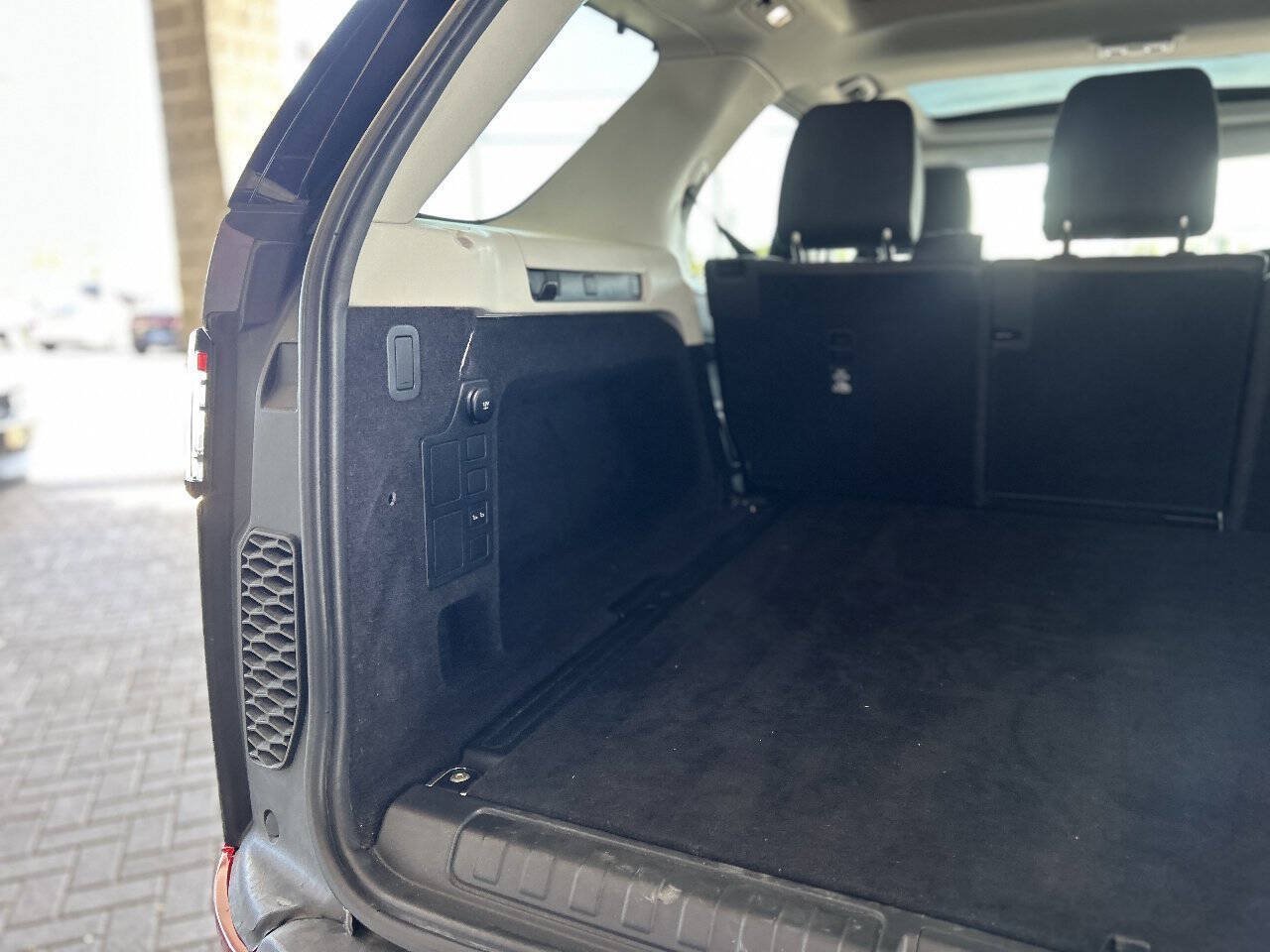 Used 2018 Land Rover Discovery SE AWD/4WD image 80