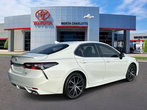 Used 2024 Toyota Camry SE w/ Convenience Package FWD image 8