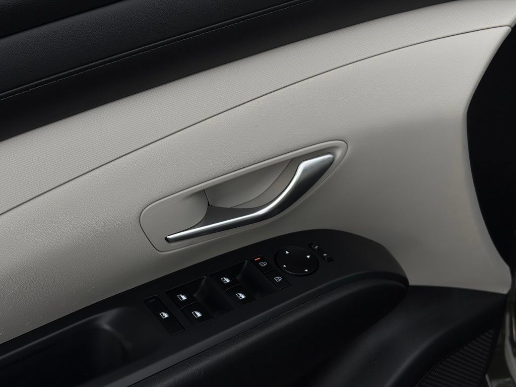 Used 2025 Hyundai Tucson SEL FWD image 14