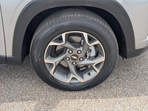 Certified 2024 Chevrolet Trax LT image 28
