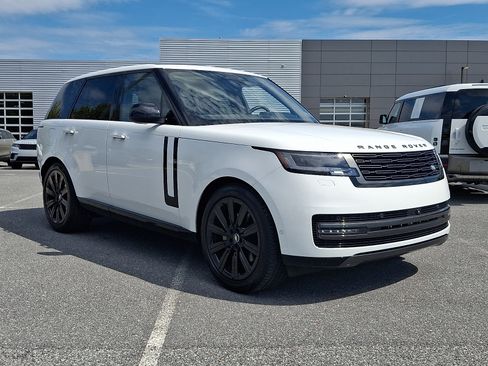 Used 2025 Land Rover Range Rover SE AWD/4WD image 12