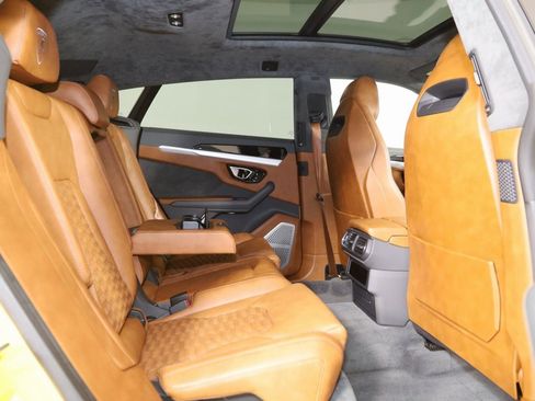 Used 2019 Lamborghini Urus image 18