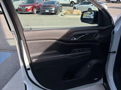 Used 2021 GMC Acadia SLT w/ Elevation Edition image 10