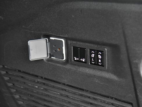 Used 2023 Chevrolet Suburban Premier AWD/4WD image 46