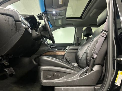 Used 2015 Chevrolet Suburban LTZ RWD image 19