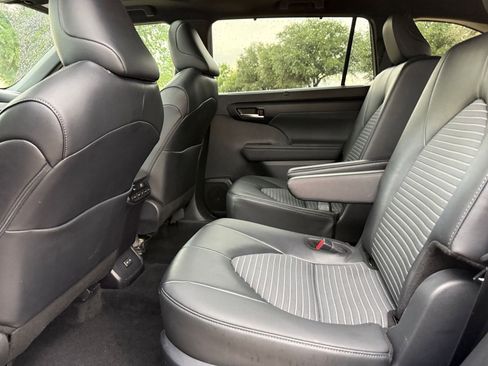 Used 2025 Toyota Highlander XSE AWD/4WD image 27