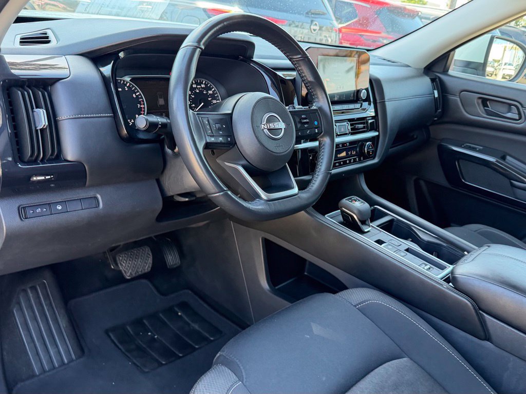 Certified 2024 Nissan Pathfinder SV FWD image 19