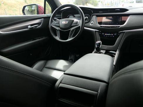 Used 2022 Cadillac XT5 Luxury w/ LPO, Floor Liner Package FWD image 24