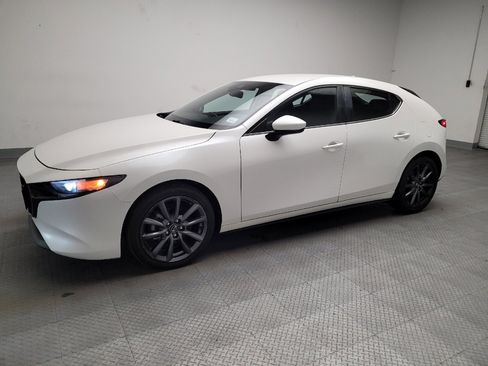 Used 2020 MAZDA MAZDA3 Hatchback w/ Preferred Package image 2