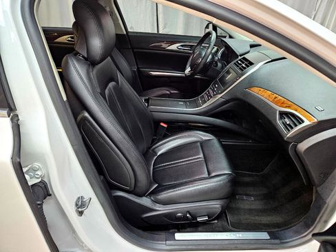 Used 2016 Lincoln MKZ image 15