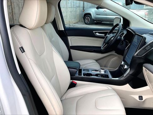 Used 2021 Ford Edge Titanium FWD image 9