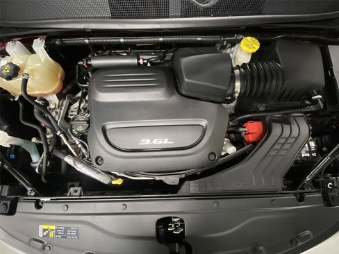 Used 2017 Chrysler Pacifica Touring-L FWD image 21
