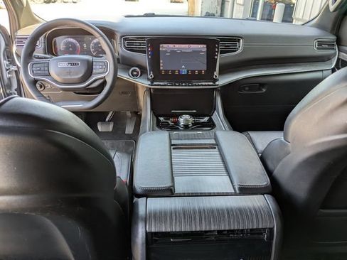 Used 2024 Jeep Wagoneer Series II w/ Flexible Seating Group AWD/4WD image 12