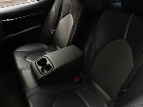 Used 2019 Toyota Camry XSE FWD image 19