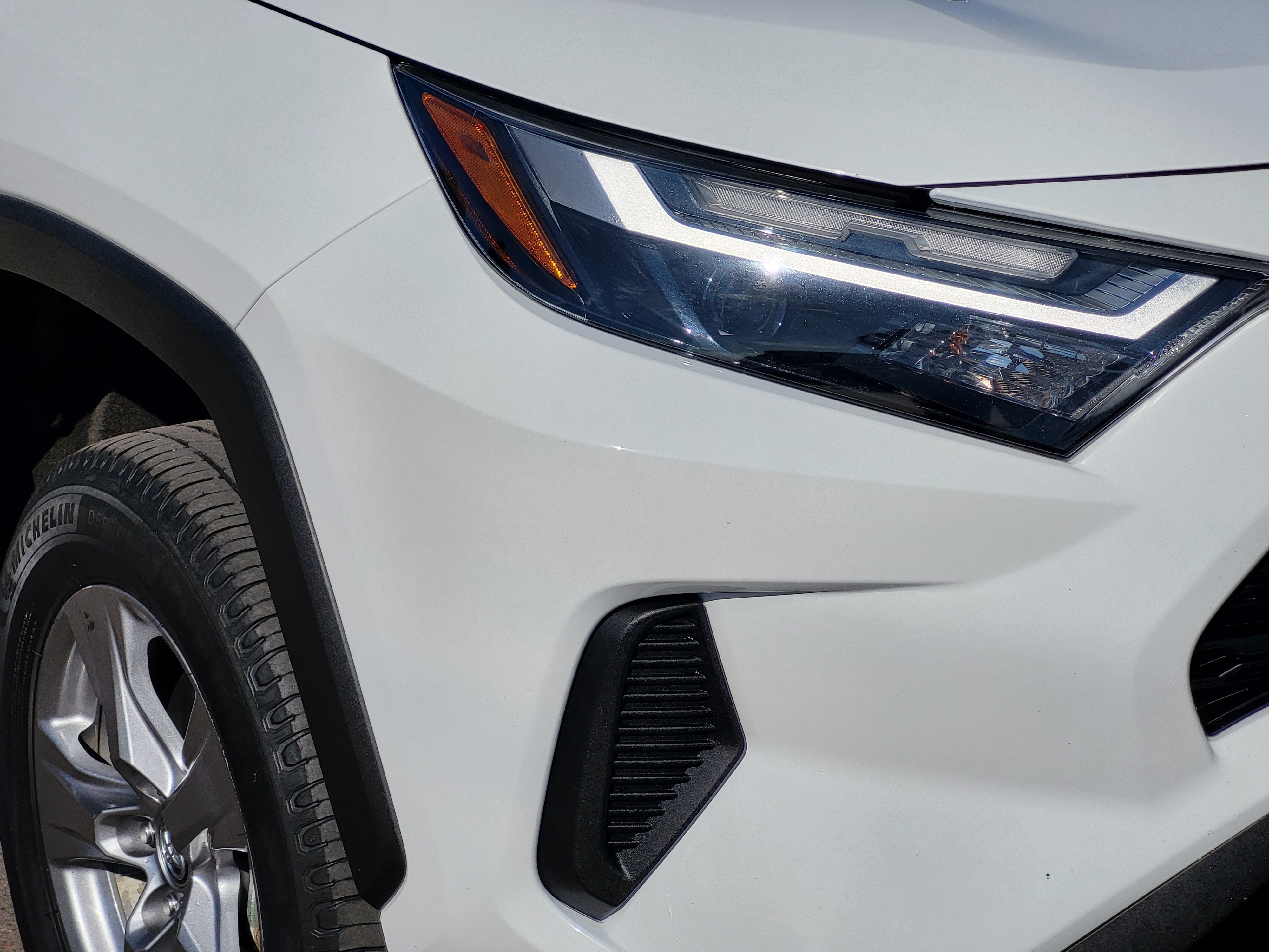 Used 2022 Toyota RAV4 XLE AWD/4WD image 5