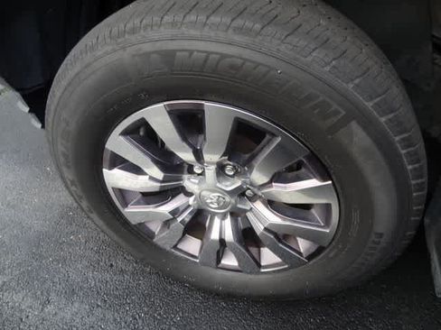 Used 2021 Toyota Tacoma Limited AWD/4WD image 18